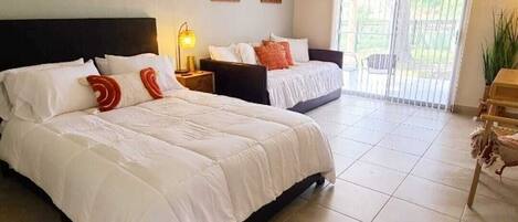 3 室のベッドルーム、デスク、アイロン / アイロン台、WiFi (無料)