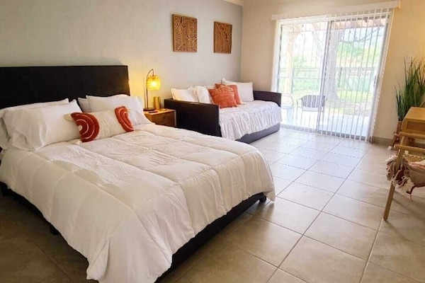 3 habitaciones, escritorio, tabla de planchar con plancha y wifi gratis