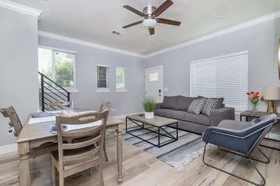 Close to Sac DT🏨 Charming&Cute 🛌Brand New House😊