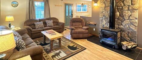 Smart TV, DVD player, books, stereo