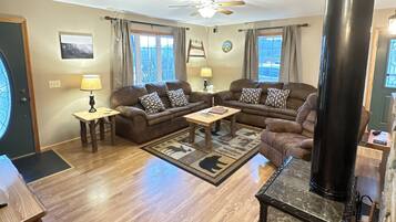 Smart TV, DVD player, books, stereo