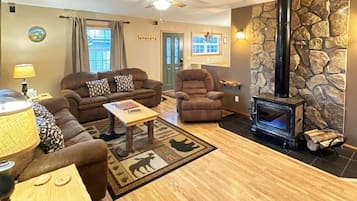 Smart TV, DVD player, books, stereo