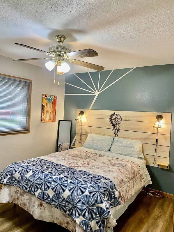 2 habitaciones, escritorio, tabla de planchar con plancha y wifi gratis