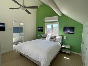 4 bedrooms, desk, free WiFi, bed sheets