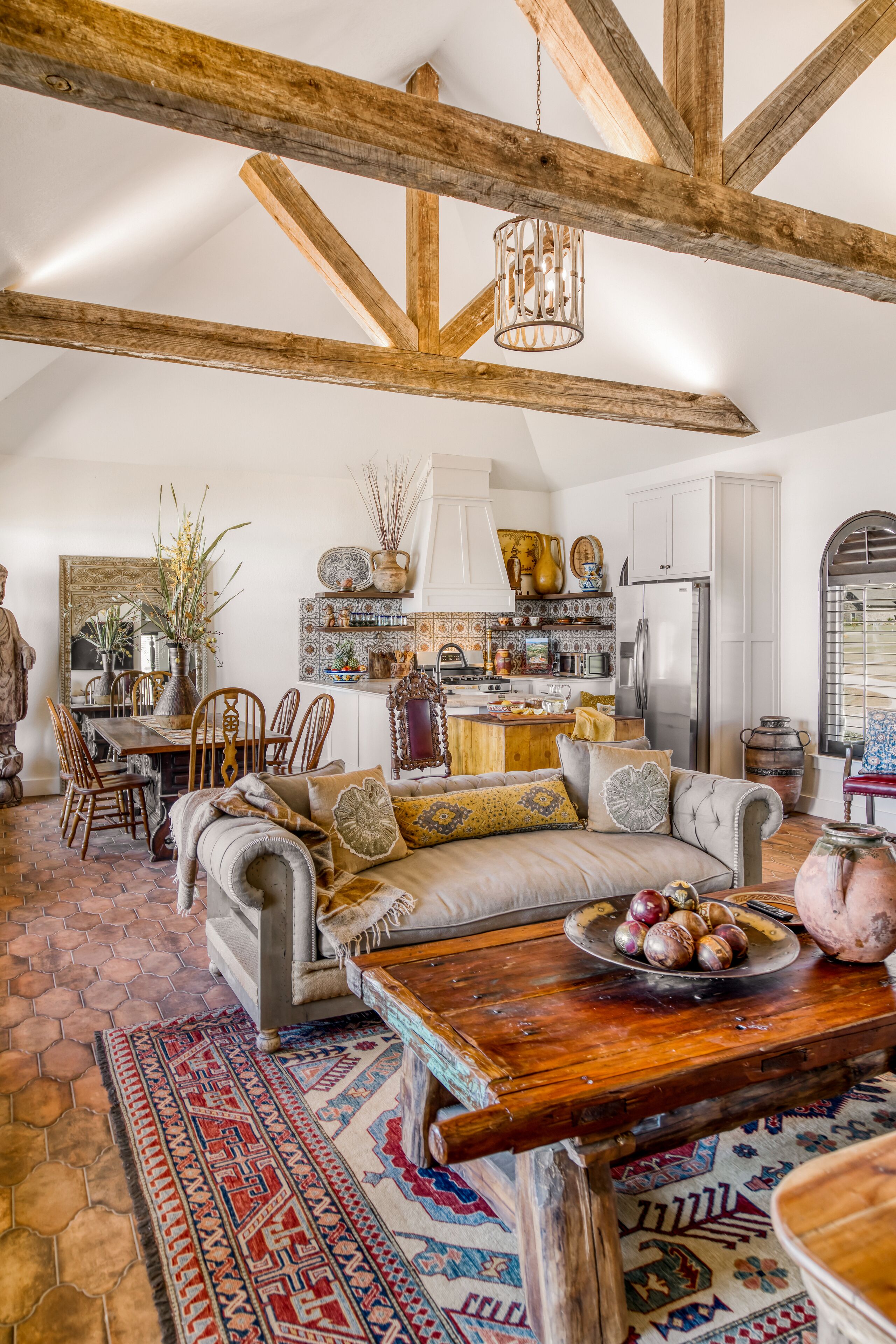 Televisor intel·ligent, llar de foc i estèreo 