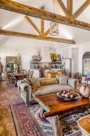 Smart-TV, peis og stereoanlegg