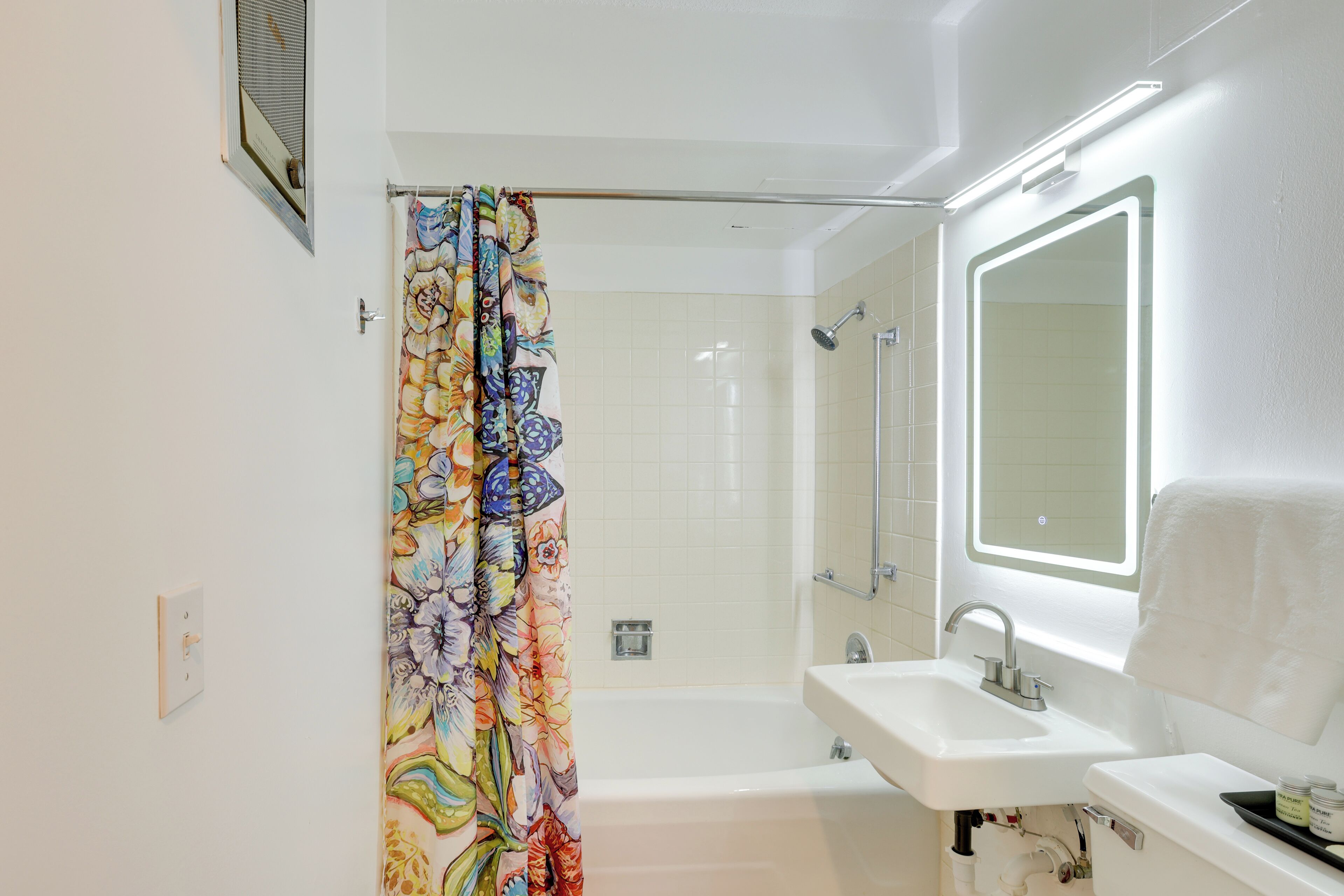 Kostenlose Toilettenartikel, Handtücher