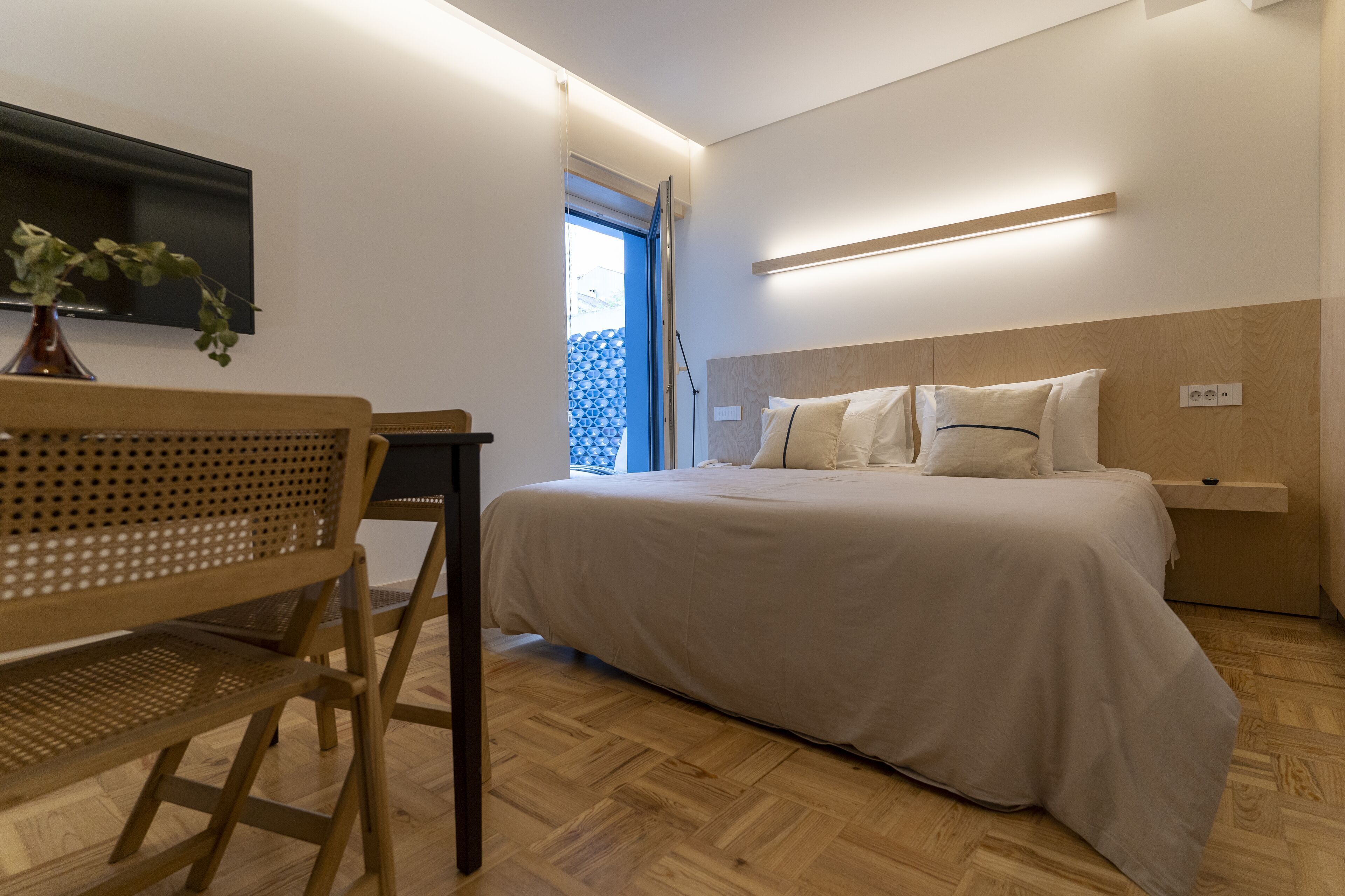 Chambres insonorisées, lit parapluie, Wi-Fi gratuit, draps fournis