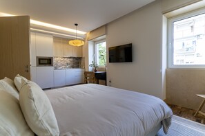 Estudio romántico | Cocina básica privada | Frigorífico, microondas, placa de cocina y lavavajillas