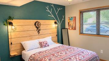 2 bedrooms, desk, iron/ironing board, WiFi (free)
