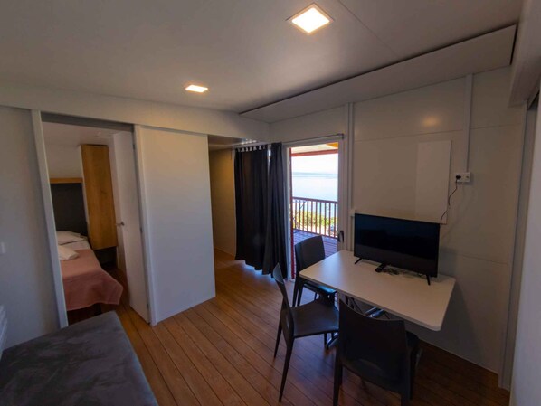 3 bedrooms, Internet