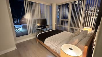 5 bedrooms, desk, iron/ironing board, free WiFi