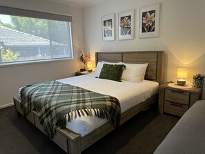3 bedrooms, desk, iron/ironing board, free WiFi