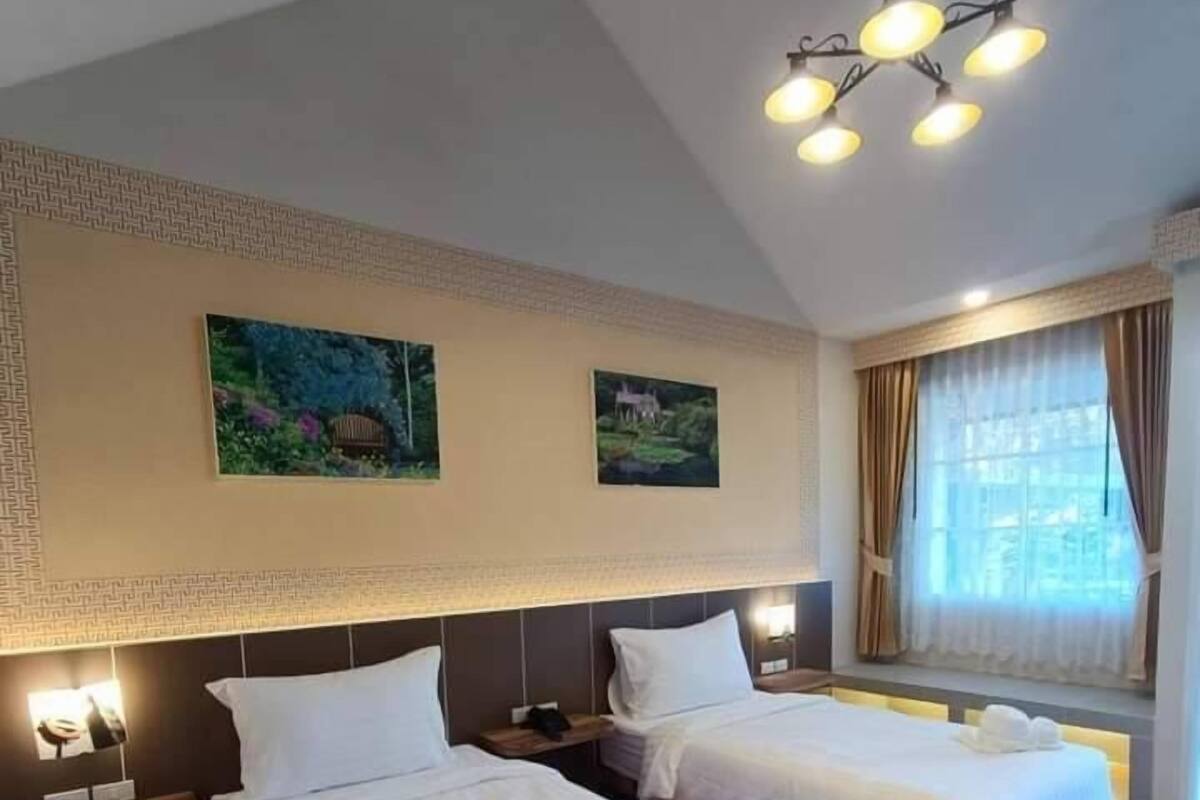 Hypo-allergenic bedding, laptop workspace, free WiFi