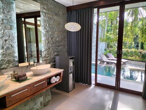 Luxury Room, 1 King Bed, Pool View | Bathroom | Designer toiletries, hair dryer, bathrobes, slippers - Rama Gaia Villa (Ubud)