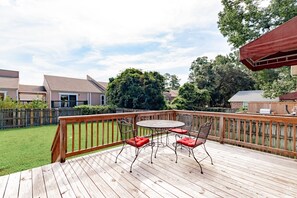 Outdoor dining - Paija Palace - Red (Columbia)