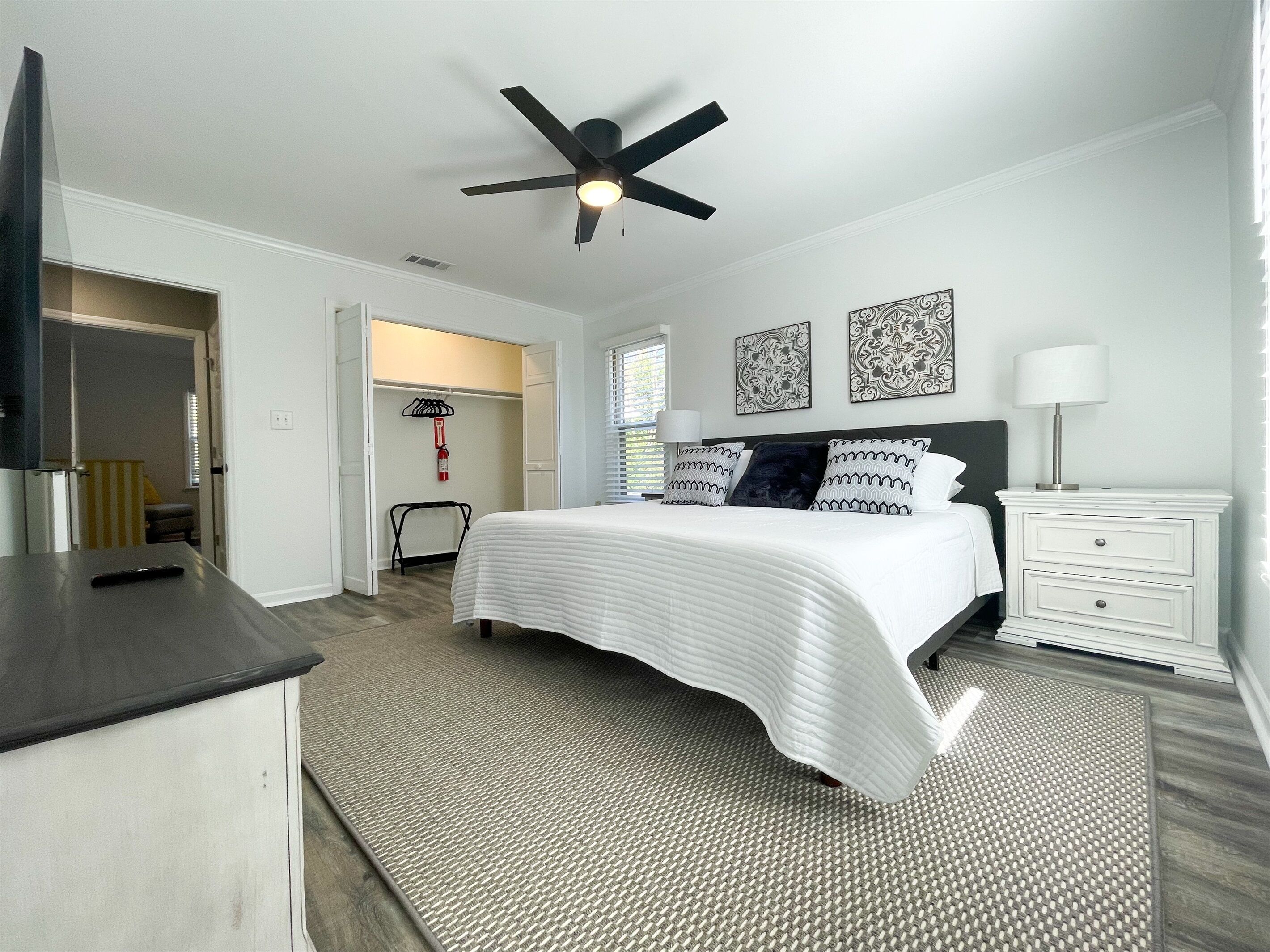 3 habitaciones, escritorio, tabla de planchar con plancha y wifi gratis 