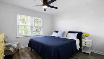 3 soverom, skrivebord, strykejern/-brett og wi-fi (inkludert)