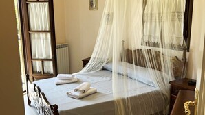 4 bedrooms, free WiFi, bed sheets - Thalatta & Oros Traditional Villa in Tyros (South Kynouria)
