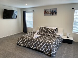 Exclusive Suite, 2 Bedrooms | Desk, free WiFi, bed sheets - CG Suites (Columbus)