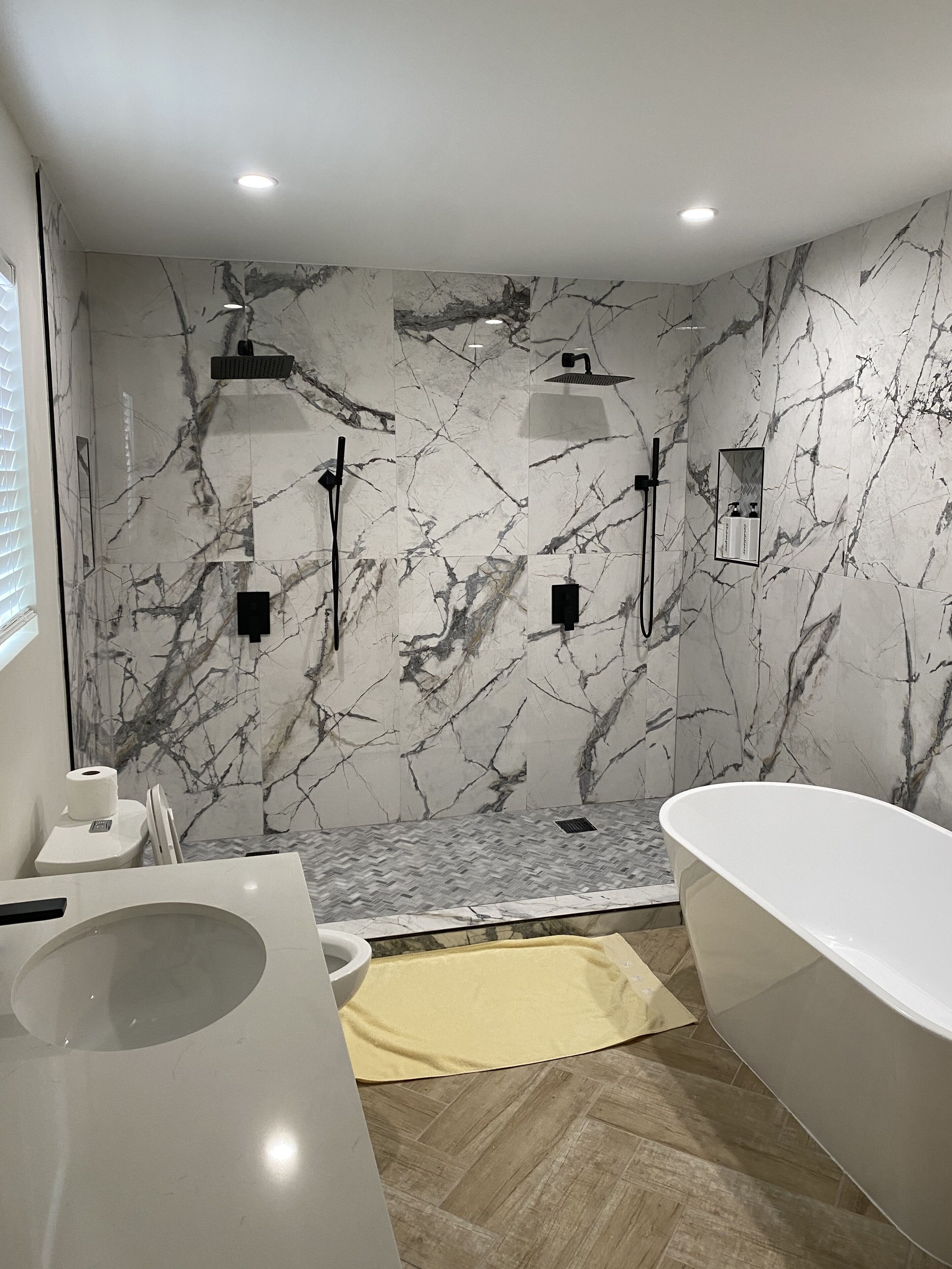 Presidential Single Room, 1 King Bed | Bathroom | Deep soaking tub, free toiletries, hair dryer, towels