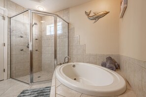 Dusche, Haartrockner, HandtĂŒcher