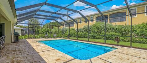 Een verwarmd zwembad