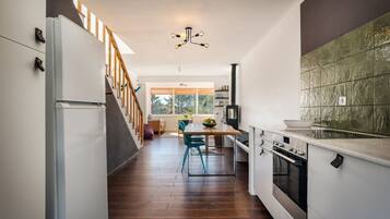 Jääkaappi, uuni, liesi, astianpesukone