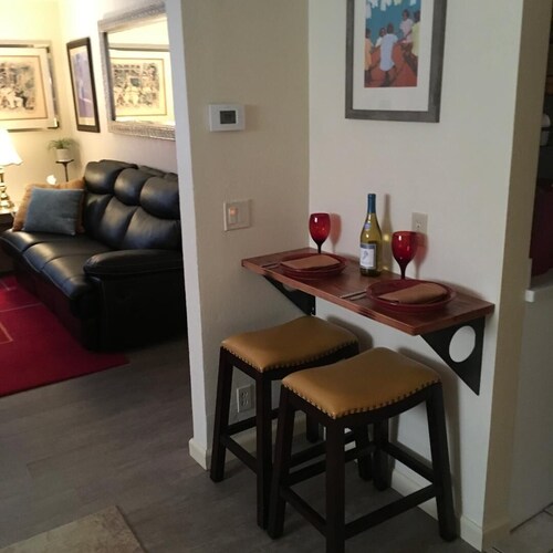 Beautifully Appointed Spacious Studio. Minutes from Napa Valley, Sonoma, & SF