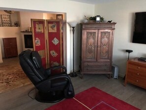 Interior - Beautifully Appointed Spacious Studio. Minutes from Napa Valley, Sonoma, & SF (Vallejo)
