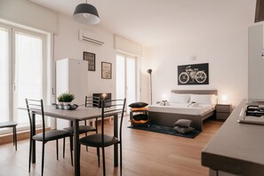 1 chambre, fer et planche à repasser, lit parapluie, Wi-Fi