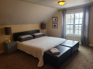 4 bedrooms, WiFi, bed sheets - Come stay at Suzie's House!
Spacious Family-Friendly 4-Bedroom Home (Fort Benton)