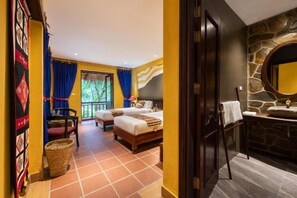 Bungalow Deluxe | Baño | Cabezal de ducha tipo lluvia y artículos de higiene personal gratuitos