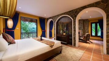 Premium Suite, 1 Double Bed | Minibar, desk, laptop workspace, soundproofing