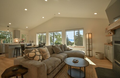 Beautiful, comfortable, clean, scenic, bay and mountain view home. 