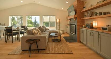Charming Retreat Mountain/Bay Views Cozy Fireplace