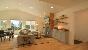 Smart-tv en een open haard