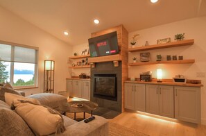 Smart TV y chimenea 