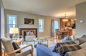 Smart TV - Great location to MSU! Charming 3 bedroom, 2.5 bathroom house. (Lansing)