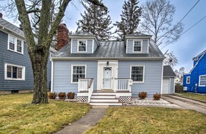 Exterior - Great location to MSU! Charming 3 bedroom, 2.5 bathroom house. (Lansing)