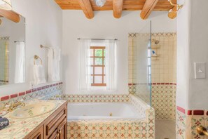 Dusche, Haartrockner, Shampoo
