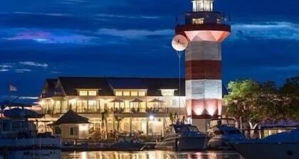 Spacious Condo in the heart of Harbor Town!