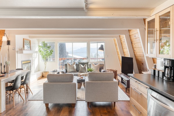 Smart TV, fireplace