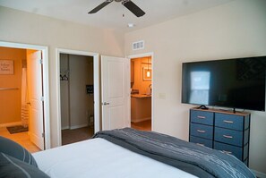 Room - Lakeside Luxury #1 (Jacksonville)