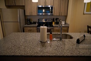 Private kitchen - Lakeside Luxury #1 (Jacksonville)