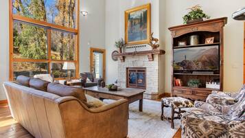 Télévision, cheminée