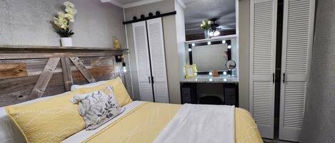 1 habitación, tabla de planchar con plancha, wifi gratis y ropa de cama