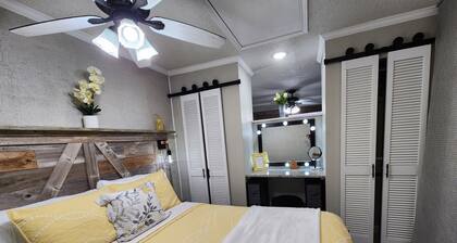 Lackland Private Hideout /Rodeo/ Riverwalk 3.4 mi / Trails/Riverside Golf ⛳️.