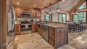 冰箱、微波炉、烤箱、炉灶