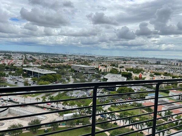 المنطقة المحيطة بالمنشأة